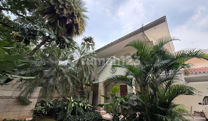 Rumah sewa cantik dan asri lokasi strategis di Kebayoran Baru