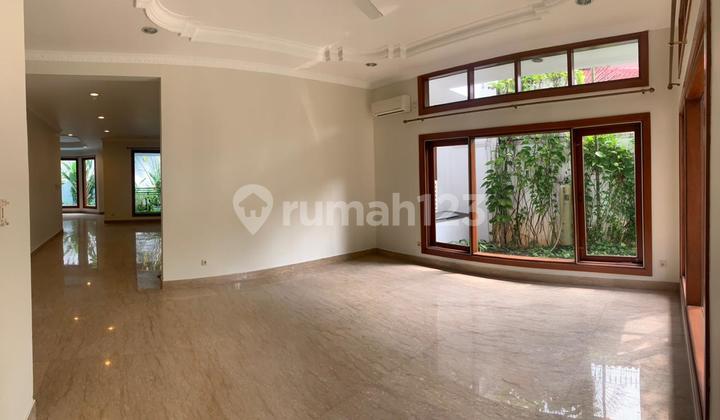 Rumah sewa dalam housing komplek eksklusif dengan pool di Cilandak 2