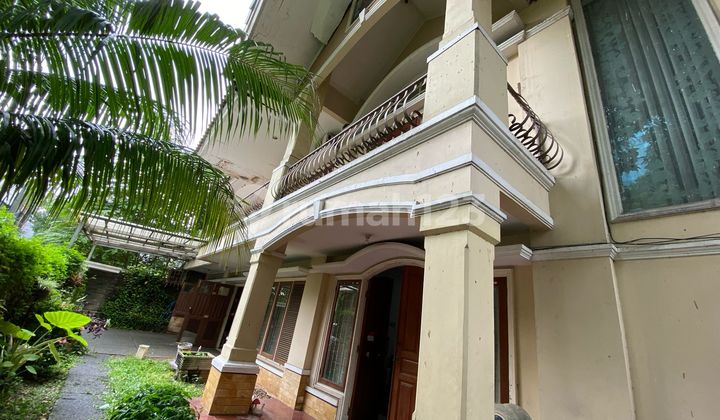 Rumah Tua Hitung Tanah Investasi Tinggi di SCBD Kebayoran Baru Rumah Tua Hitung Tanah Investasi Tinggi di SCBD Kebayoran Baru