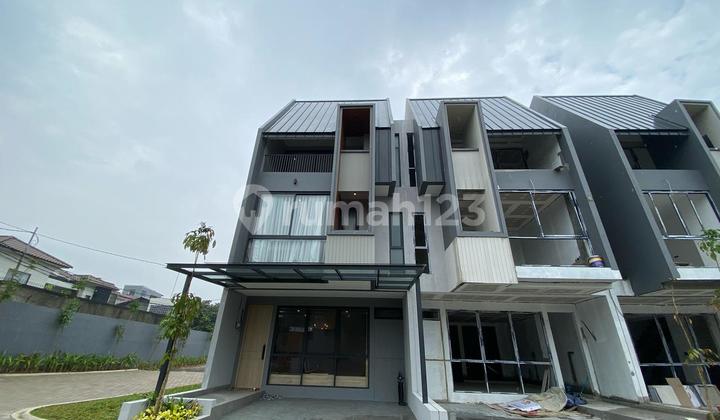 Rumah brand new 3 lantai modern dalam townhouse di Cilandak Jakarta Selatan