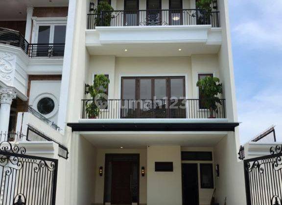 Modern Small House With Pool In Pondok Indah Area 1