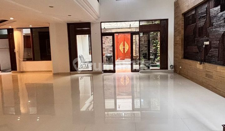 Modern 2-Story Strategic House with Pool in Podok Indah Area Modern 2-Story Strategic House with Pool in Podok Indah Area