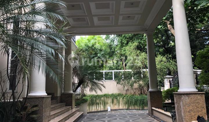 Rumah American Classic Luas dan Megah di area strategis Kebayoran Baru