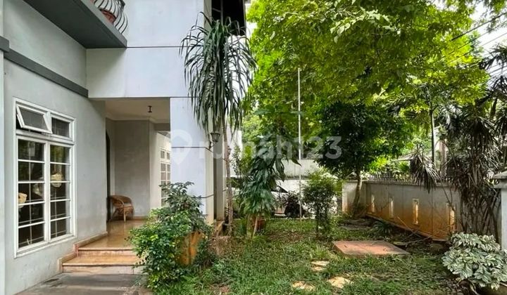 Rumah hitung tanah dengan pool SHM lokasi strategis di Kebayoran Baru  2