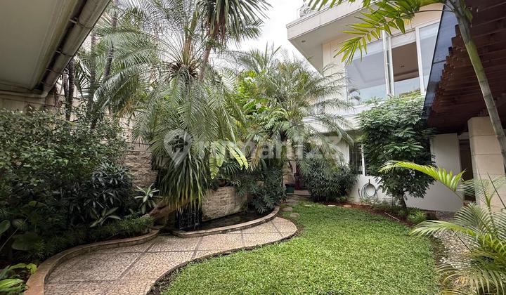 Beautiful and serene rental house with a strategic location in Kebayoran Baru. 2