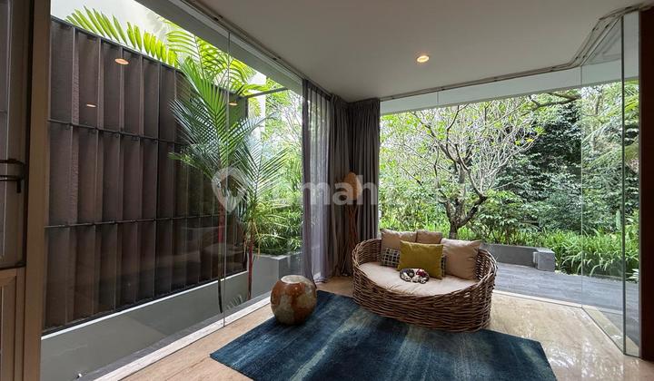 Rumah Modern dan Cantik Dalam Housing Compound di Kebayoran Baru