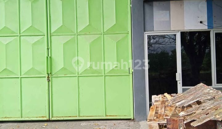 SAFE 'N LOCK WAREHOUSE READY TO OPERATE, ENTRY PRICE REASONABLE