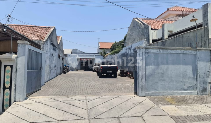 Banting Harga Rumah Usaha Ex Workshop di Kutisari Selatan
