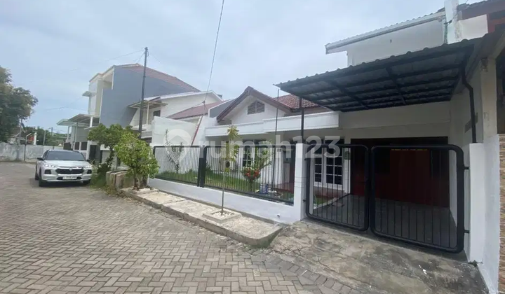 Klampis Semolo Timur Terawat Siap Pakai Klampis Semolo Timur Terawat Siap Pakai