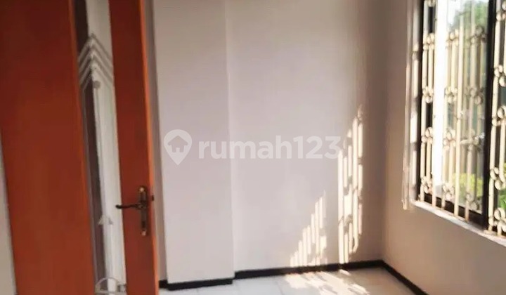 READY-TO-OCCUPY SHOPHOUSE ON DIPONEGORO STREET, RIGHT IN THE CITY CENTER 2