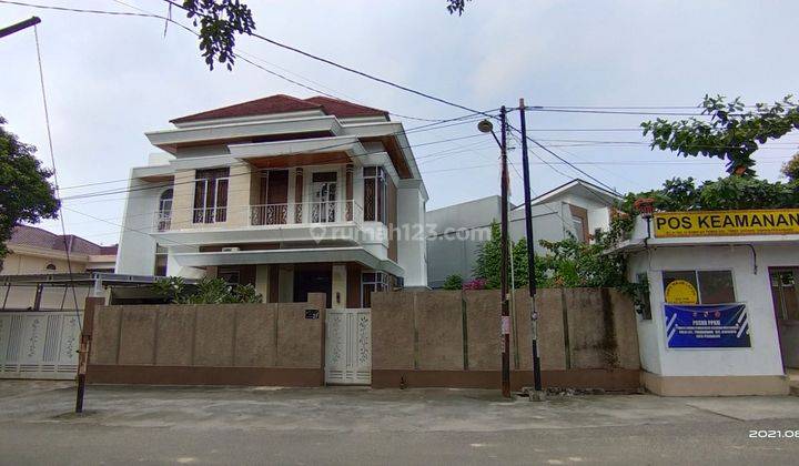 Rumah Cantik, Full Furnished, Tinggal Bawa Koper, Lokasi Strategis 2