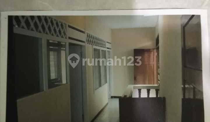 House in the elite neighborhood of Rawamangun. 2