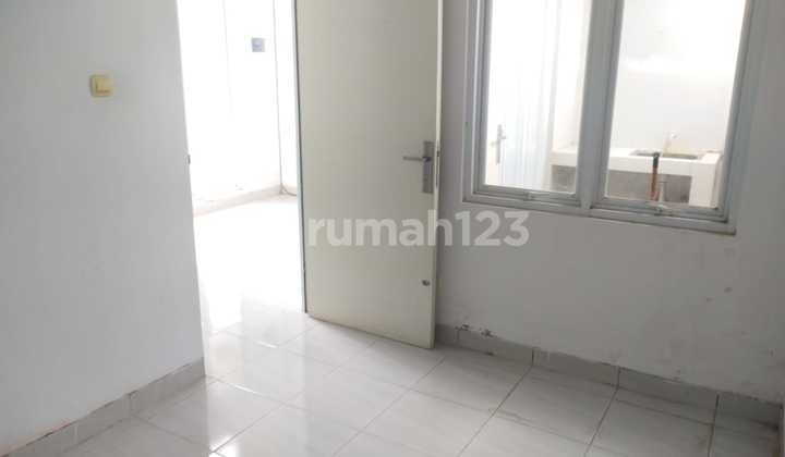 Ready-to-occupy house near station, 2 bedrooms, 1 km, one-gate system.