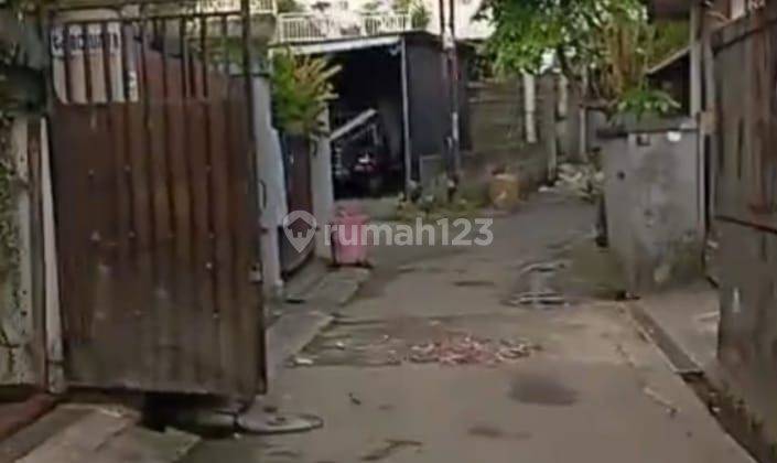 Land with Acacia House in Kesiman Near Warmadewa Campus Renon Sanur