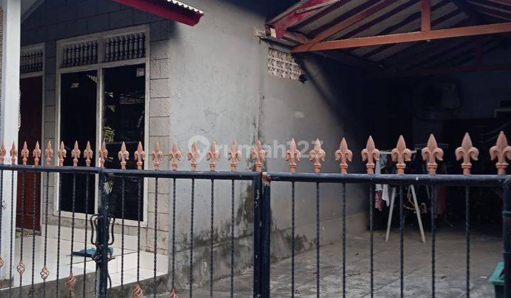 Land with Acacia House in Kesiman Near Warmadewa Campus Renon Sanur