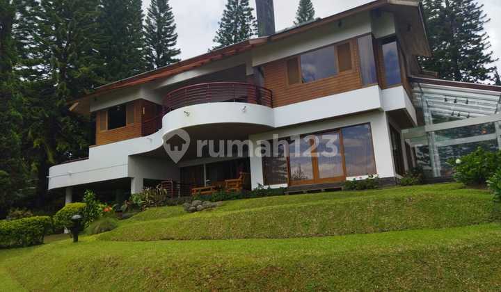 Villa Mewah, Dekat Tempat Wisata, Cocok untuk Rombongan