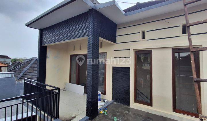 tampak depan rumah bagus murah 2 lantai