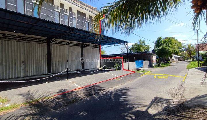 Spacious shophouse in the center of Gianyar City, Bali 1