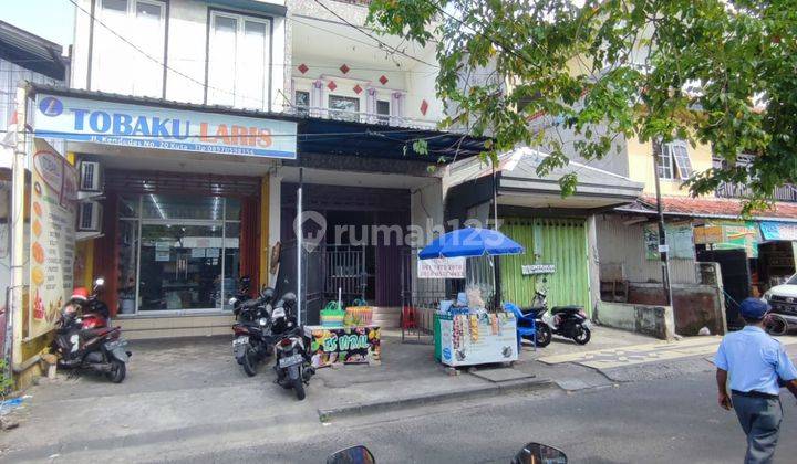 Attractive shophouse in front of Kuta Market, 4 floors, very cheap and strategic 1