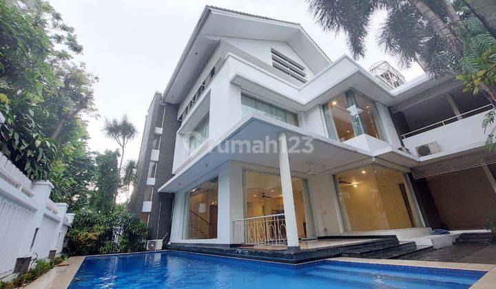 Disewakan Rumah Cantik Siap Huni Pool Jl .pondok Indah Jakarta Selatan.  1