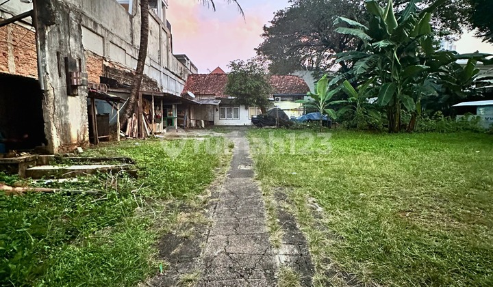 DIJUAL TANAH RING 1 AREA TAMAN KAWASAN ELITE ROW JALAN LEBAR MENTENG SUROPATI JAKARTA SELATAN 