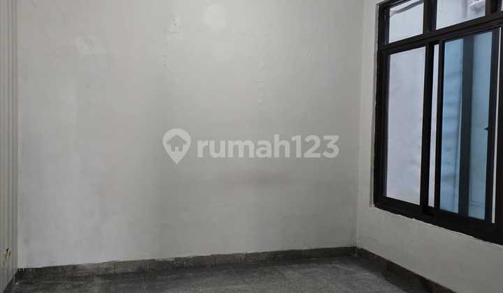 FOR SALE READY-TO-OCCUPY HOUSE IN SENOPATI AREA, KEBAYORAN BARU, SOUTH JAKARTA 2