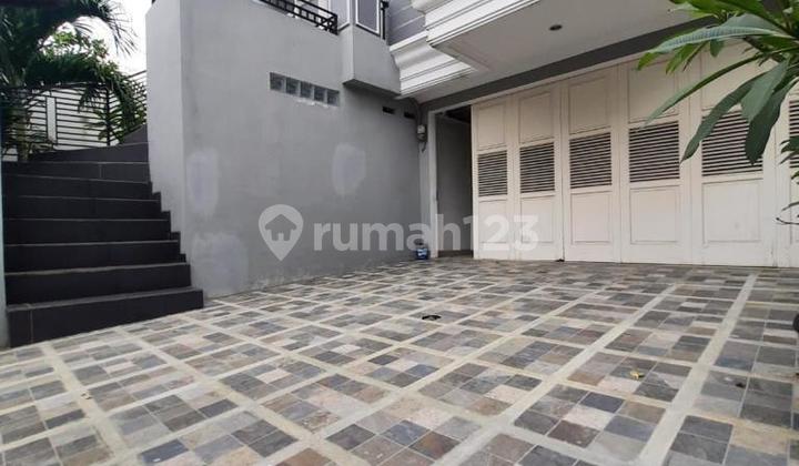 DIJUAL / DISEWA RUMAH SIAP HUNI BELAKANG GRAND LUCKY  RADIO DALAM  JL.KWENI KEBAYORAN BARU JAKARTA SELATAN 