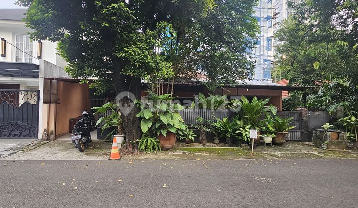 FOR SALE OLD HOUSE LAND AREA INCLUDED IN GANDARIA COMPLEX KEBAYORAN BARU SOUTH JAKARTA