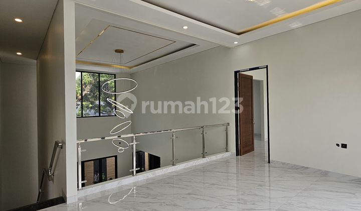 Prestige Area Luxurios House Brand New Modern Design For Sale At Komplek Griya Mandiri Radio Dalam Kebayoran Baru Jakarta Selatan.