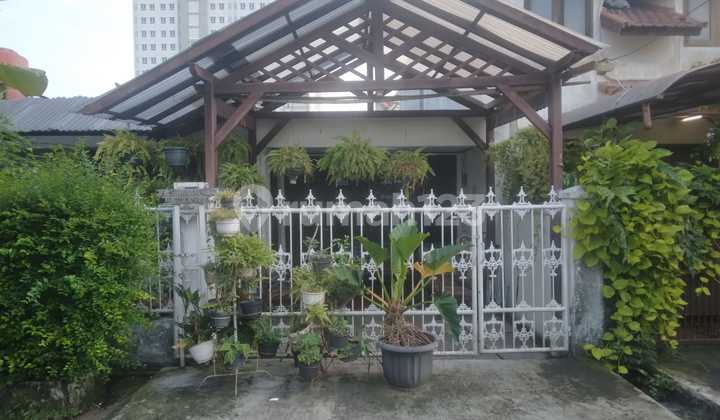 2 Menit ke MRT Lebak Bulus, Sangat Cocok untuk Investasi Kosan di Dalam Komplek, Jalan Lebar dan Asri