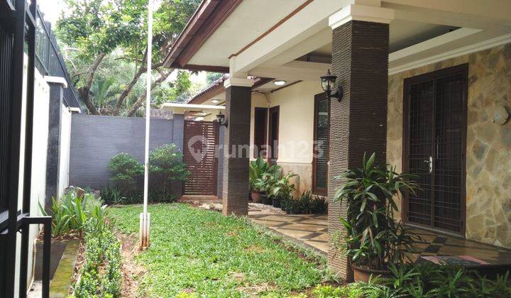 Dijual sewa Rumah Cantik Semi Furnished selangkah Ke Senayan Gelora Bung Karno Jl. Terusan Hang Lekir Simprug Kebayoran Baru Jakarta Selatan  1