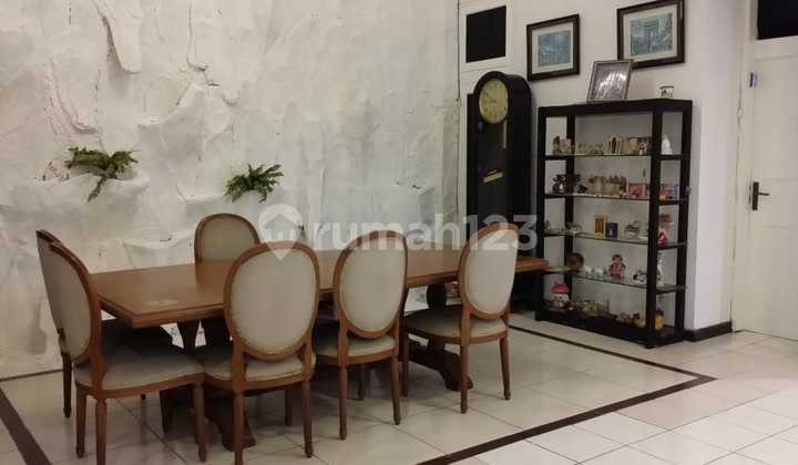 DIJUAL CEPAT RUMAH  KAWASAN ELIT TIDAK JAUH DARI PONDOK INDAH MALL, DEKAT DENGAN MRT/ LRT GEDUNG HIJAU PONDOK INDAH JAKARTA SELATAN 