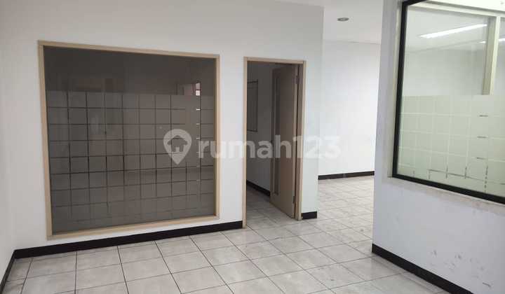For Rent: Kedungdoro Shop House, Surabaya Center, Suitable for Business 2