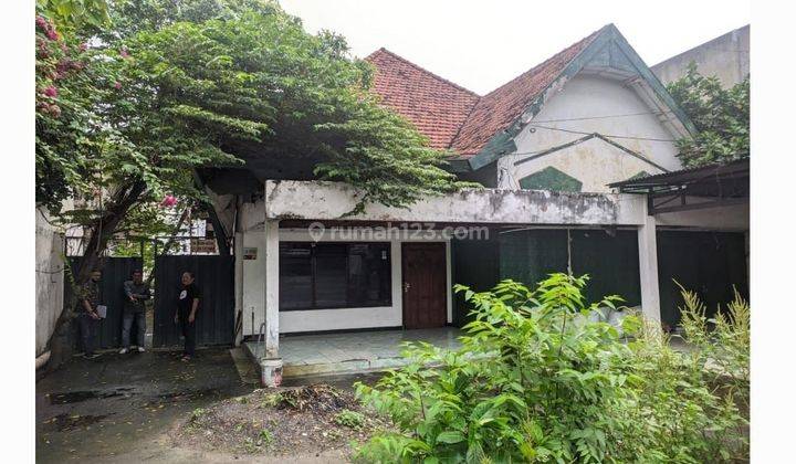 Rumah hitung tanah di area komersil! Cocok untuk komersil building hotel, cafe, klinik, dll. Selangkah dengan darmo diponegoro tunjungan 1