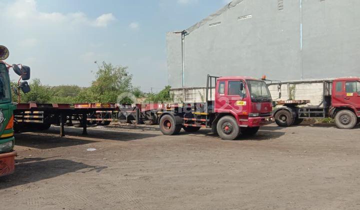 Your flood-free parking lot only 3 million next to Margomulyo. Your flood-free parking lot only 3 million next to Margomulyo.