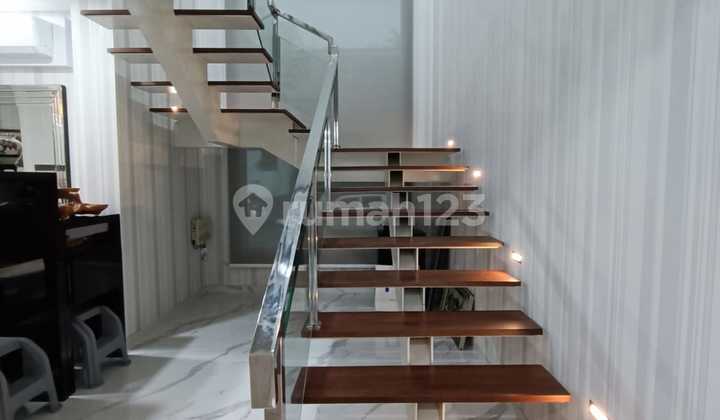 Rumah Minimalis Modern Sblh Pakuwon Indah Only 4Man Murah! 2