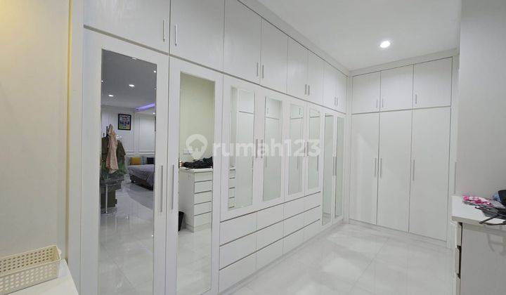 Rumah Pakuwon 3 Lantai Full Furnish Langka! Sebelah Graha 2