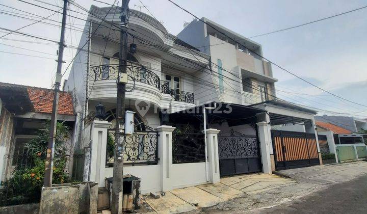 Rumah 2 Lantai di Senayan, Seberang Gelora 2