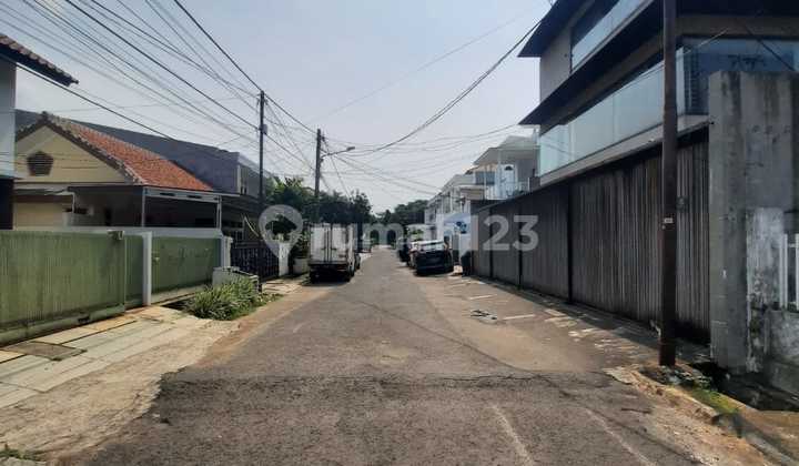 Rumah 2 Lantai di Senayan, Seberang Gelora 3