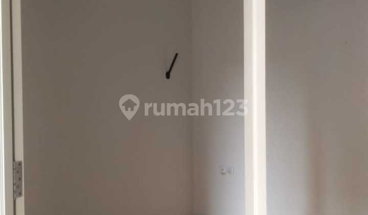 Rumah 2 Lantai di Senayan, Seberang Gelora 18