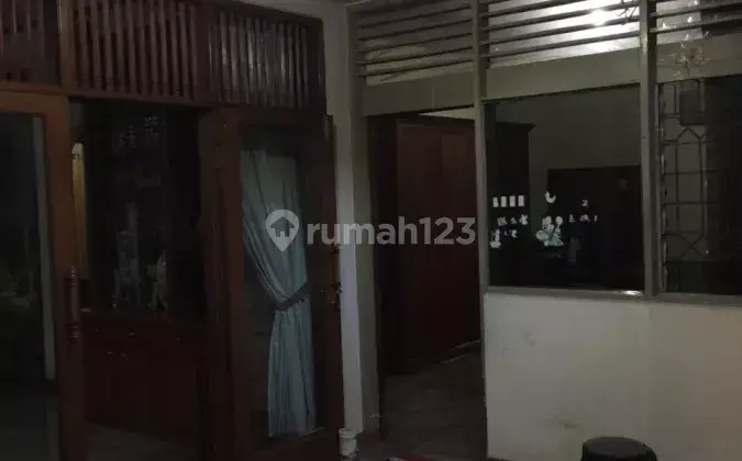Jual Rumah Tua Hitung Tanah di Patal Senayan, Jakarta Selatan 2