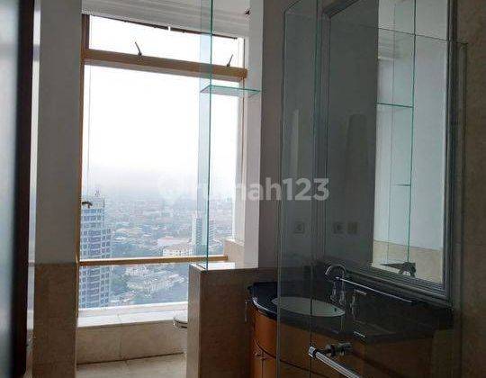 kamar mandi apartemen airlangga ritz carlton mega