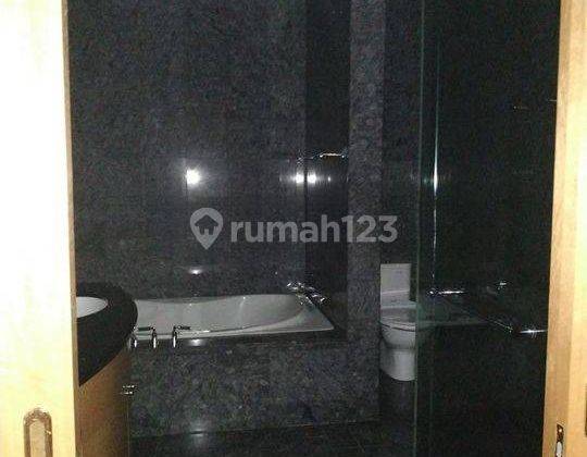 kamar mandi apartemen airlangga ritz carlton mega