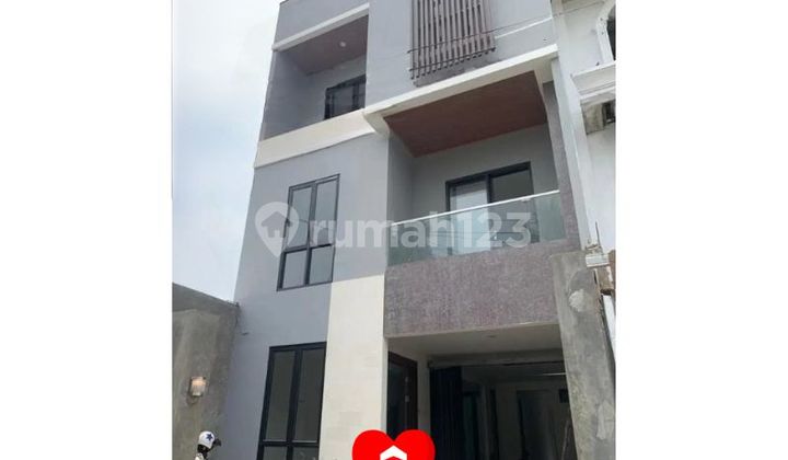 Newly Renovated House on Cidodol Street, Kebayoran Lama, South Jakarta