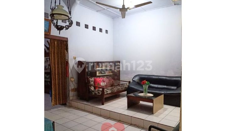 Rumah Asri Strategis di Kebayoran Baru Jakarta Selatan 2