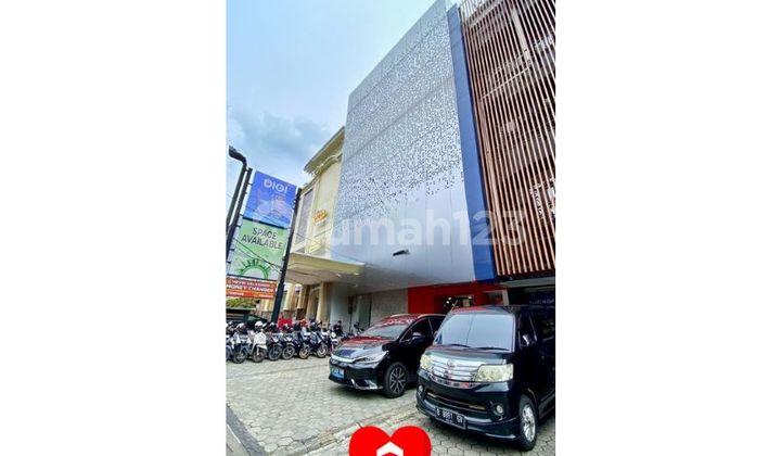 Gedung 5 Lantai di Jl Melawai Raya, Kebayoran Baru Jakarta Selatan Gedung 5 Lantai di Jl Melawai Raya, Kebayoran Baru Jakarta Selatan