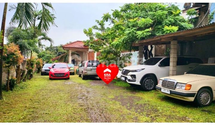 Rumah dengan Halaman Luas di Ceger Jakarta Timur