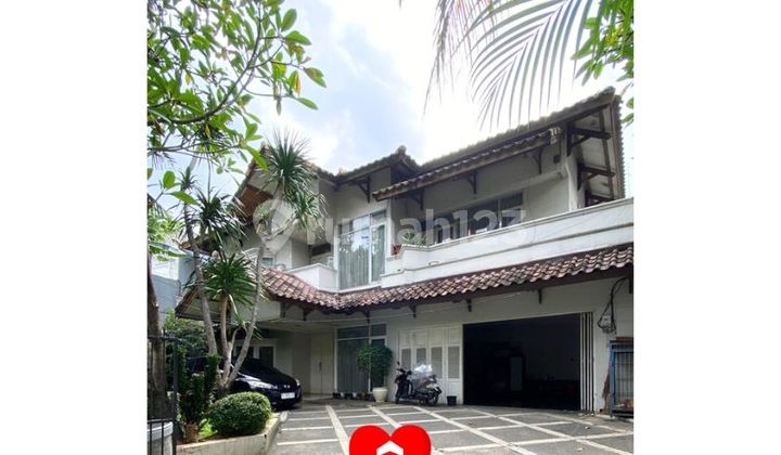 Rumah Ada Kolam Renang di Kebayoran Baru, Jakarta Selatan