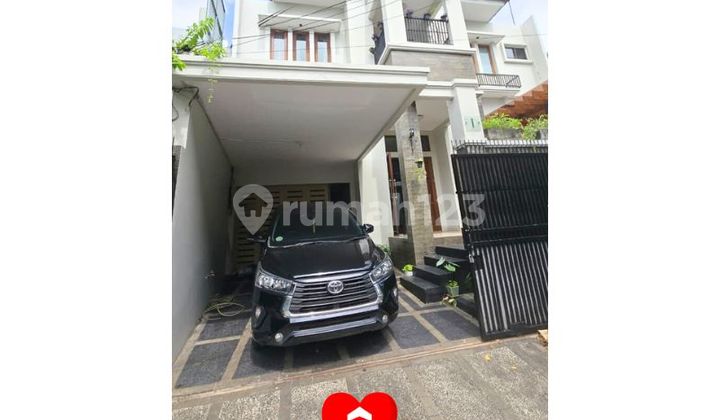 Rumah Sewa ada Kolam Renang di Kebayoran Baru, Jakarta Selatan