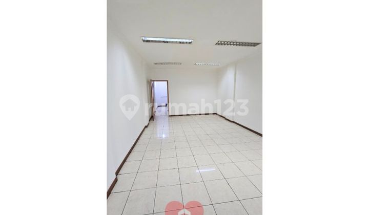 4-Story Shop-House for Rent on Arteri Pondok Indah Street, South Jakarta 2